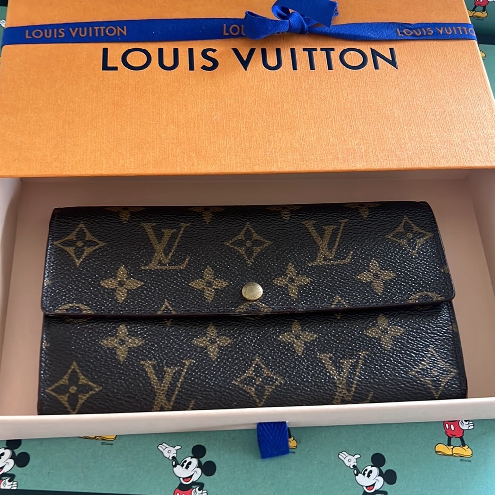 Authentic Louis Vuitton long wallet monogram